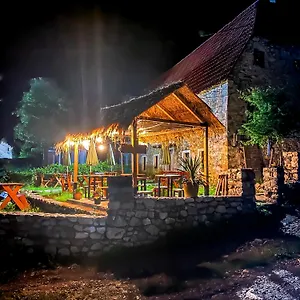 Kujtimi Pensión Theth